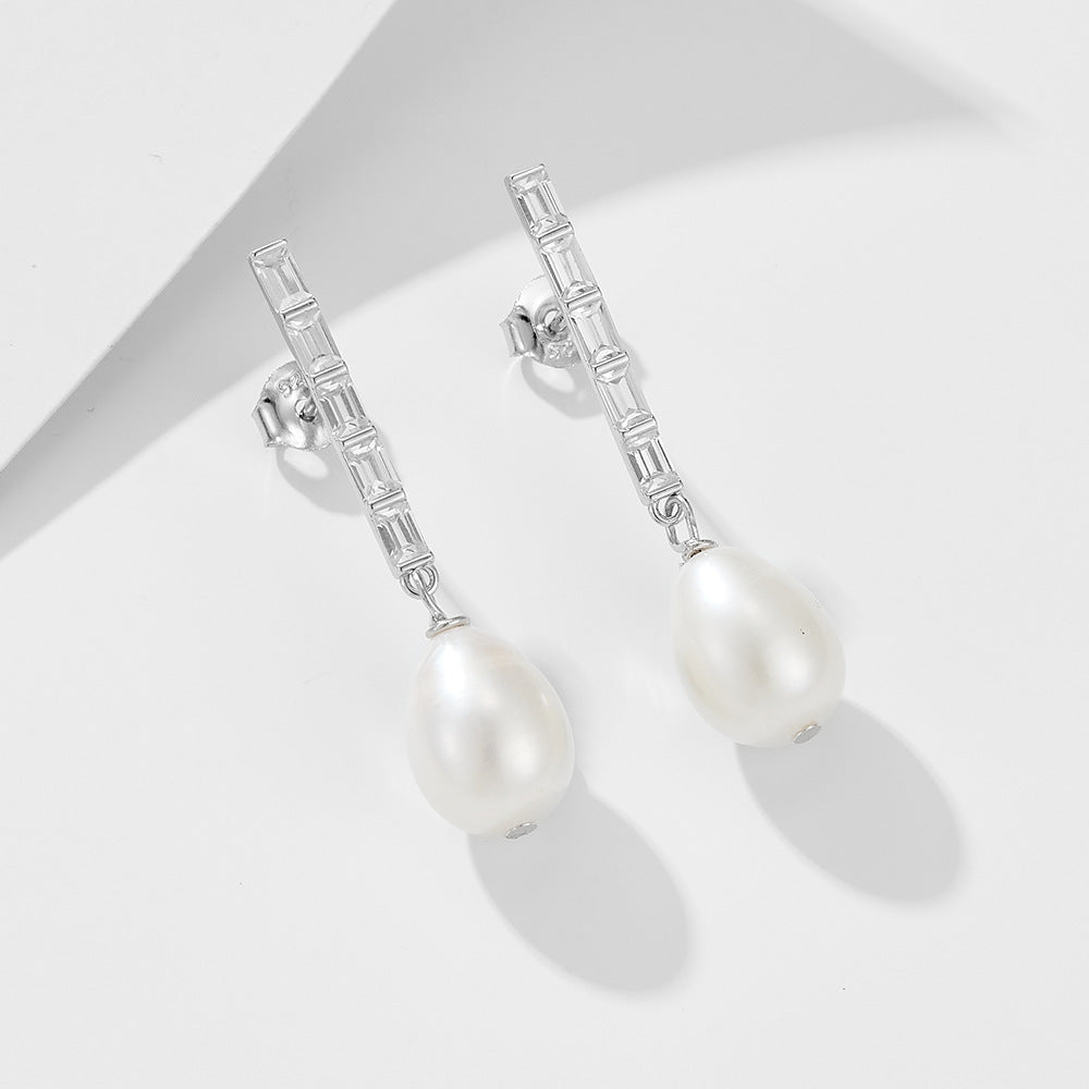 Olivia’s PearlChic Earrings