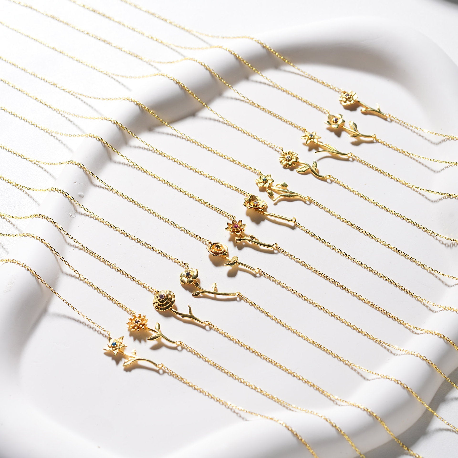 Mama's Bloom Birth Flower Necklace